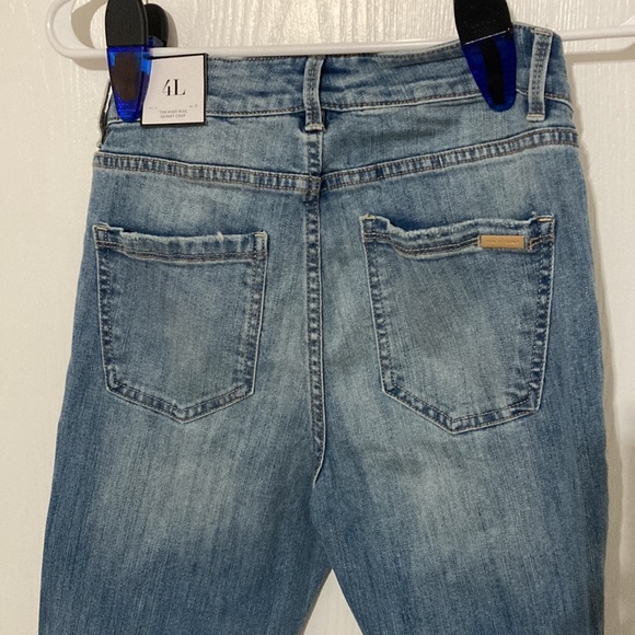 NWT White House Black Market High Rise Skinny Crop size 4 - Picture 3 of 6